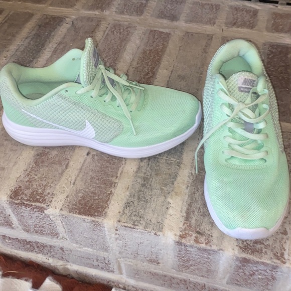 Nike Mint Green Running Shoes - Picture 2 of 15